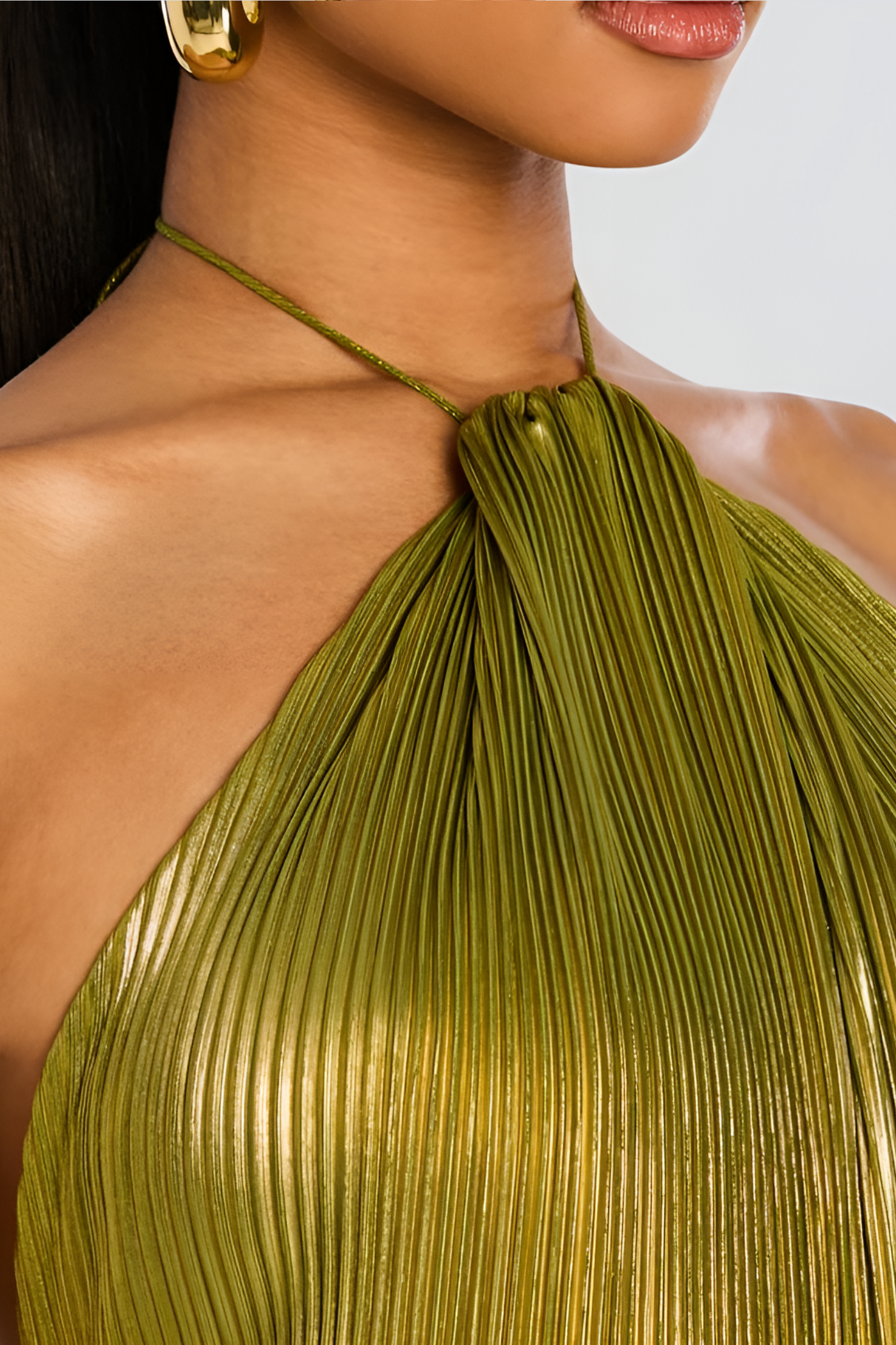Peridot | Kvinders Metallic Plisseret Halter Maxi Kjole